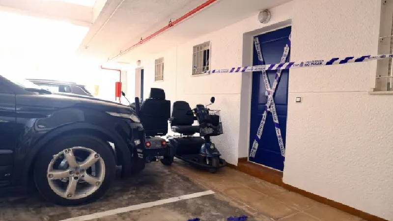 64 yasindaki kadin yakin arkadasini elektrikli supurge kablosuyla bogarak oldurdu 8InDDCsQ