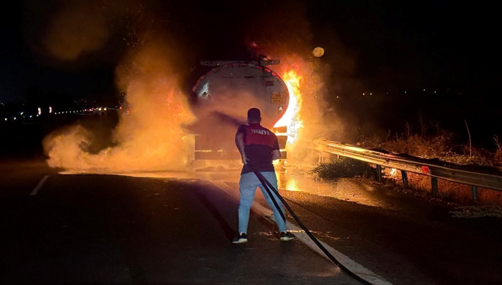 akaryakit yuklu tanker alev aldi 2CNCSFij