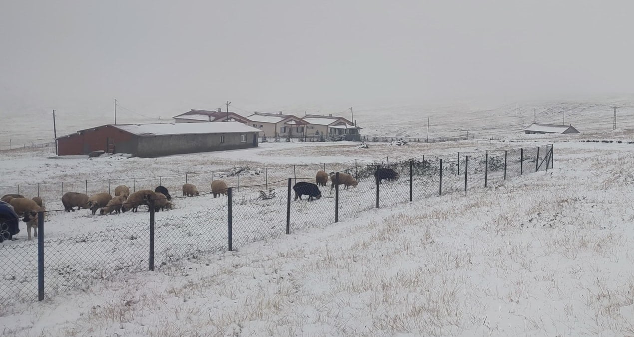 eylul ortasinda kar 4 sehri bembeyaz yapti 6JdFFgsK