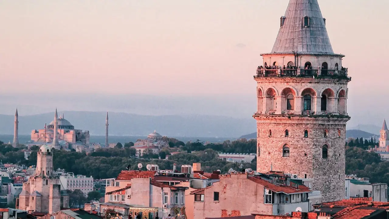 istanbullularin gundemi ekonomi gecim kaygisi tartismalari one cikiyor PCiq6W9G