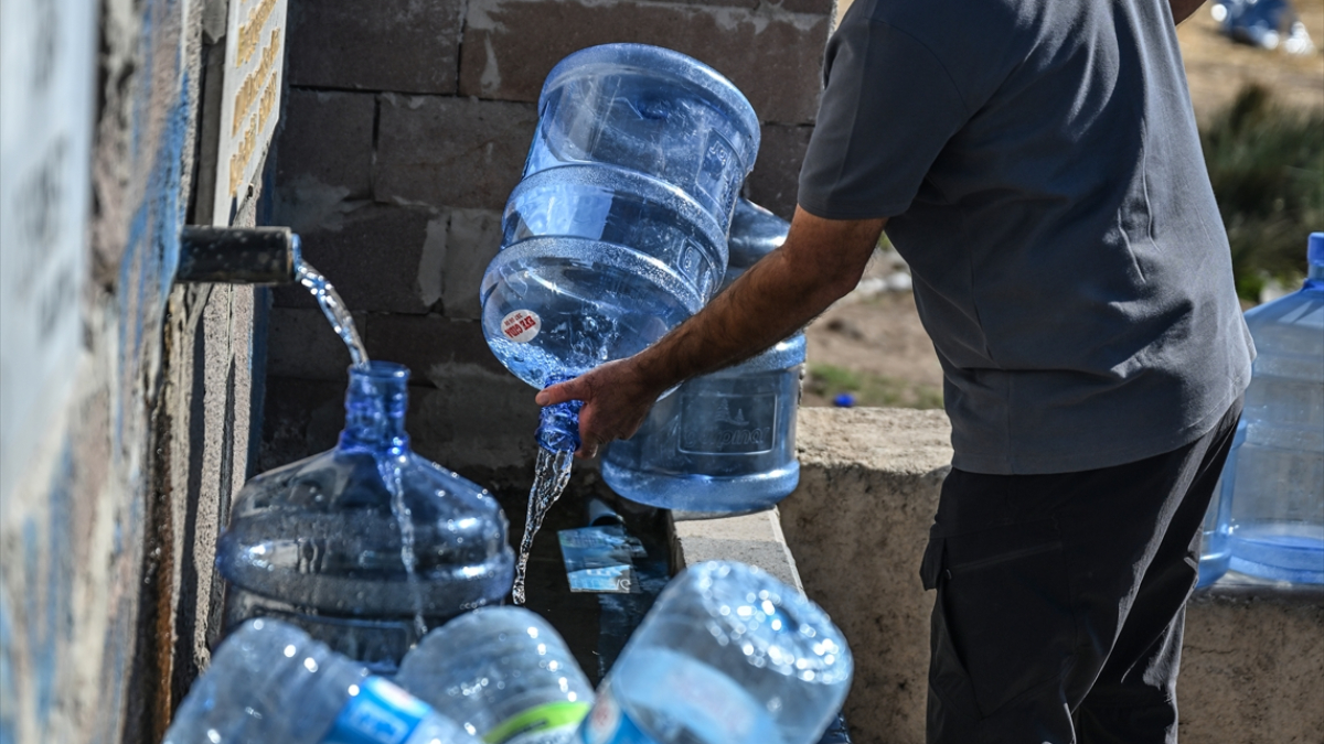 ankarada su kesintisi devam ediyor vatandaslar ellerinde bidonlarla cesmelere kostu nQBeTCKq