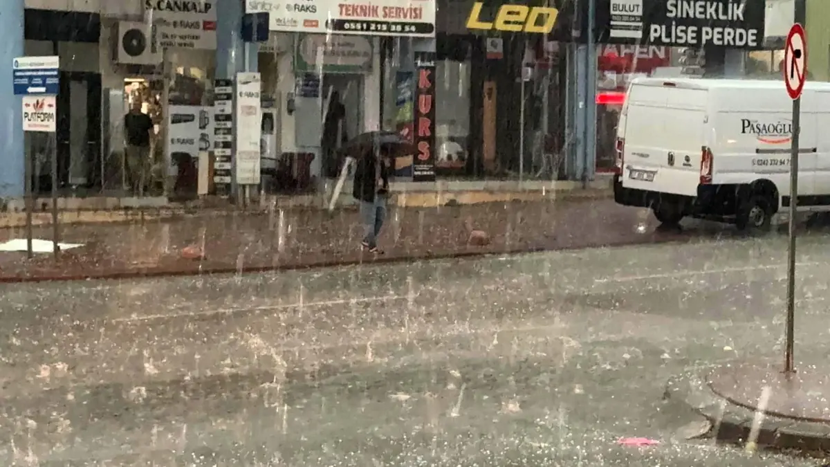 antalyada ani yagis ve dolu hayati felc etti mERqU1lI.jpg