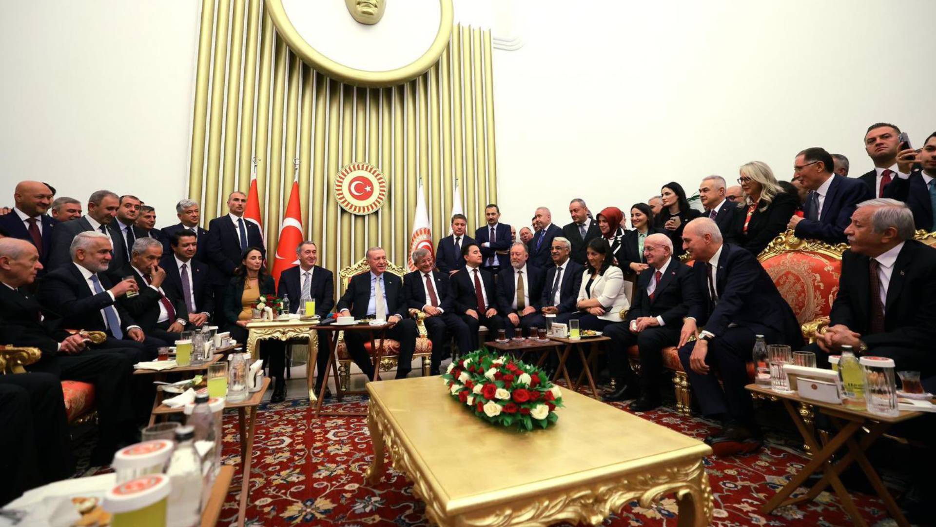 erdogan chpyi meclis acilisindaki liderler bulusmasi uzerinden hedef aldi eski ittifak ortaklarini linc ettirenler millete neler yapmaz YZup2C82