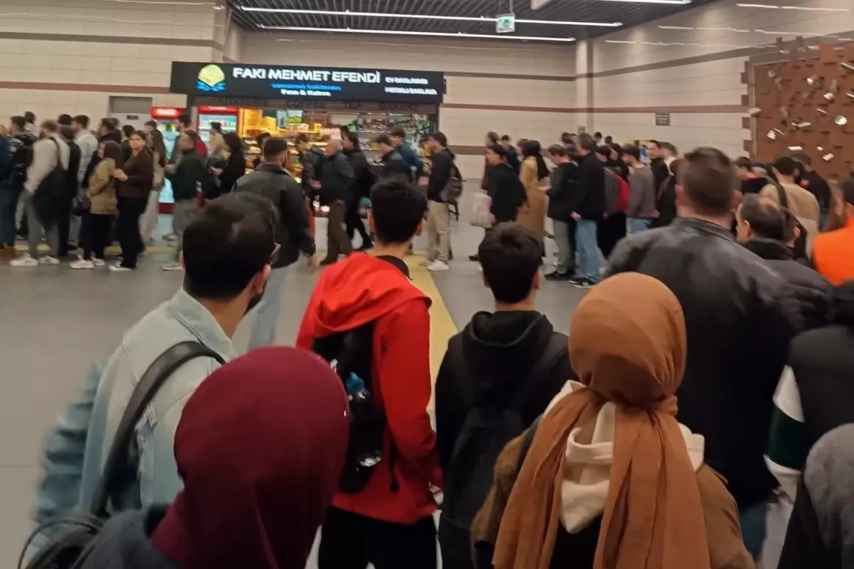 istanbulda vatandasi isyan ettiren kuyruk QVytuWyw.jpg