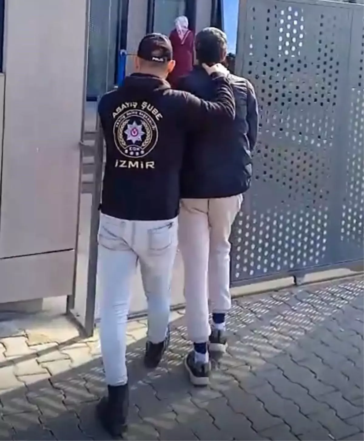 izmirde firari hukumlu yakalandi bsABPvhZ.jpg