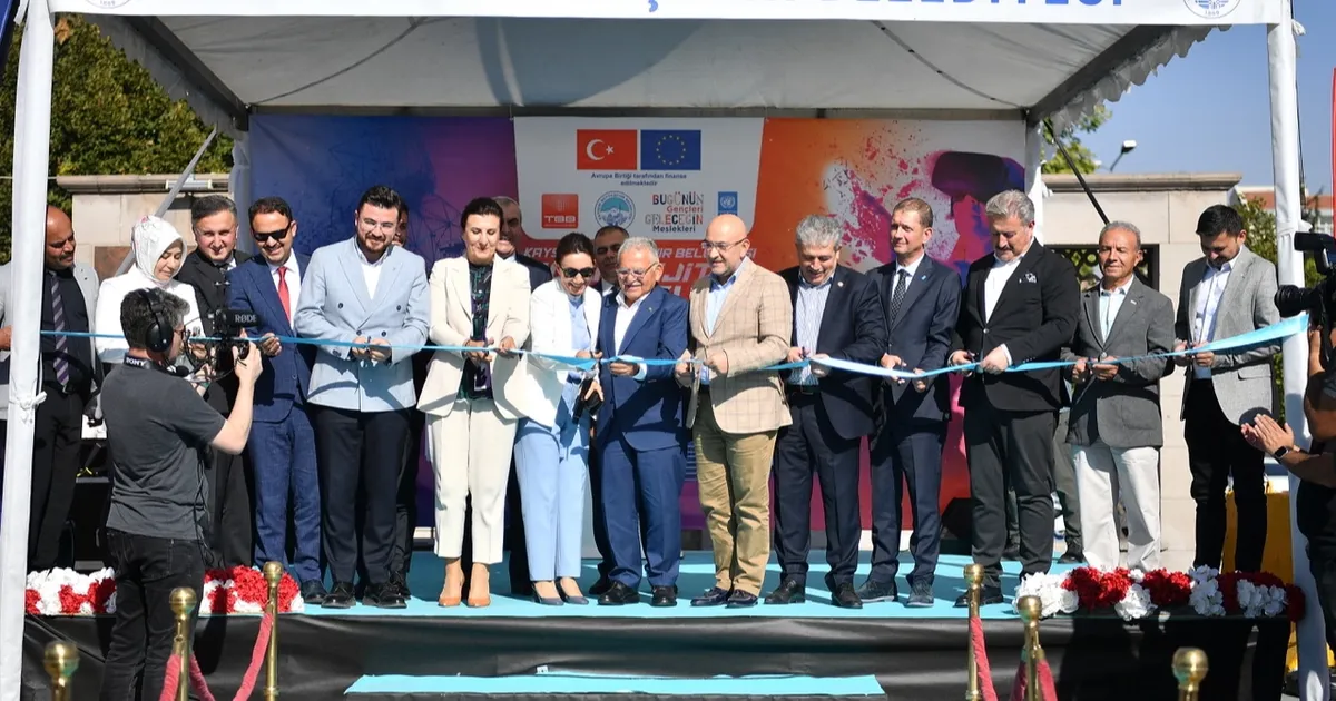 kayseri buyuksehirden mobil dijital genclik merkezi ckAfylhJ