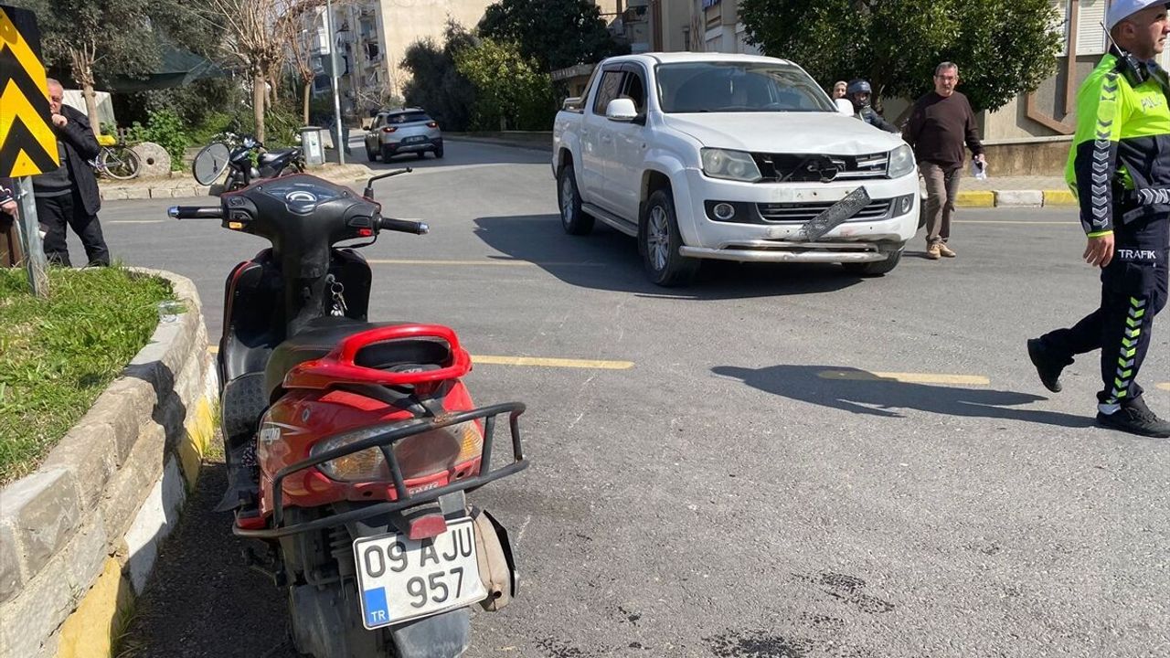 Pikabın çarptığı motosikletteki karı koca yaralandı