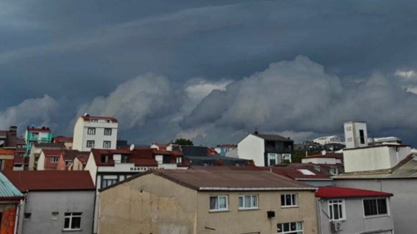 Istanbulda firtina catilar uctu agaclar devrildi NxJ9VhIY